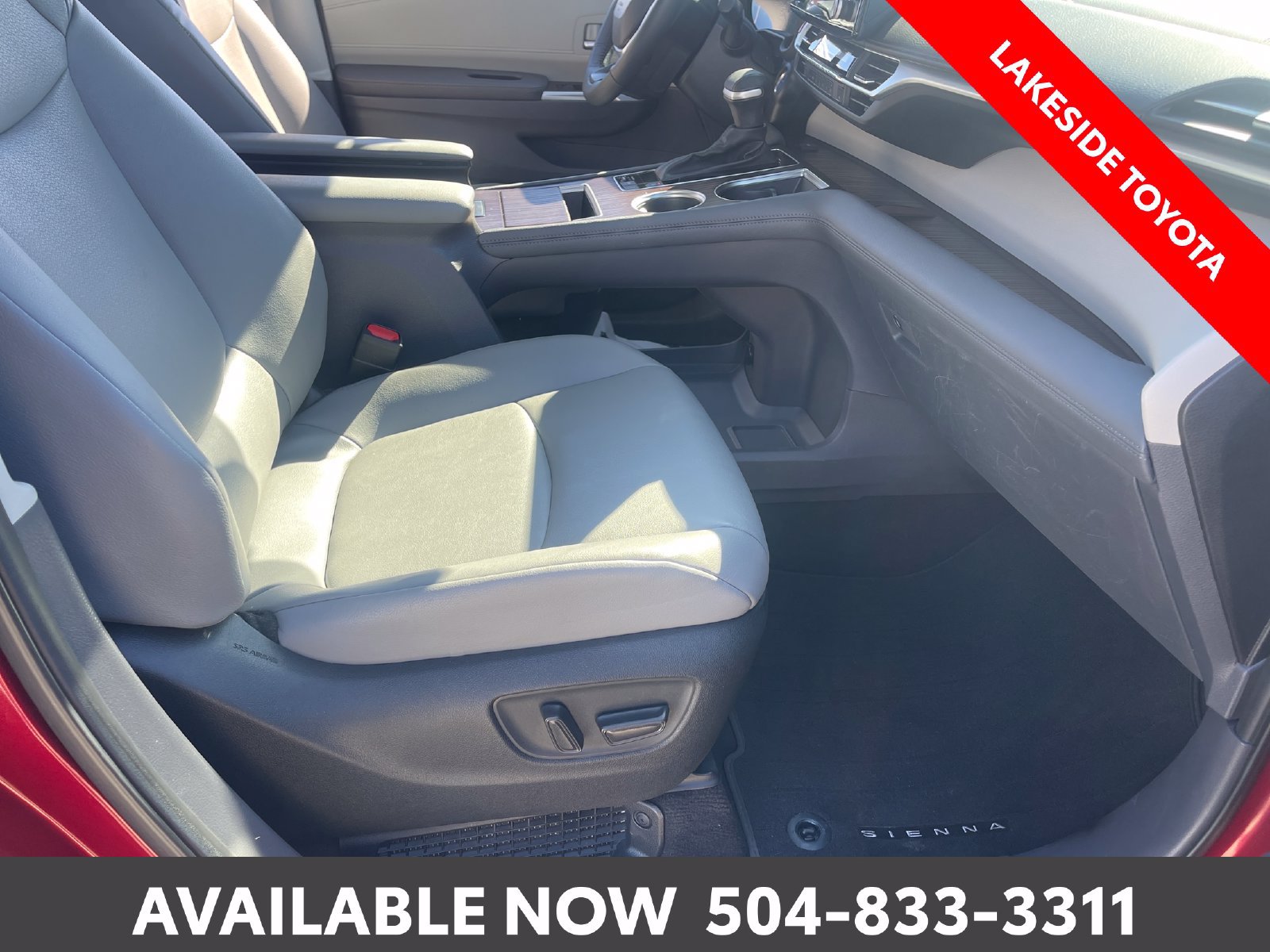 Used 2023 Toyota Sienna XLE FWD image 16