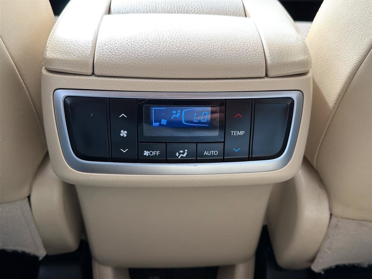 Used 2017 Toyota Highlander AWD V6 image 21