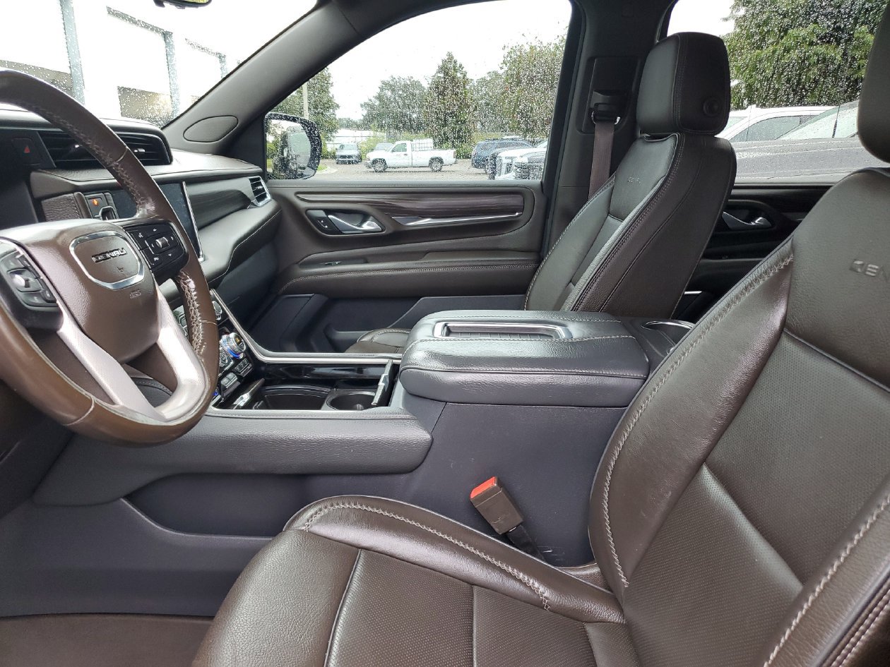 Used 2021 GMC Yukon XL Denali w/ Denali Premium Package AWD/4WD image 18