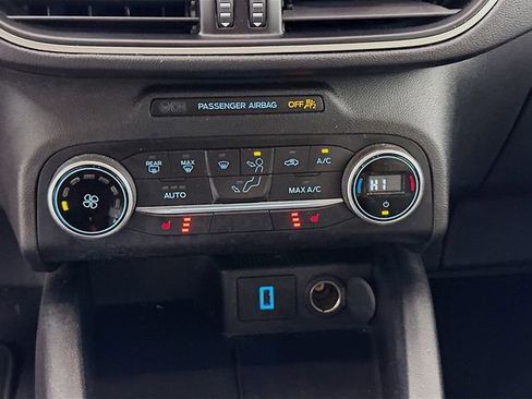 Used 2020 Ford Escape SE image 15