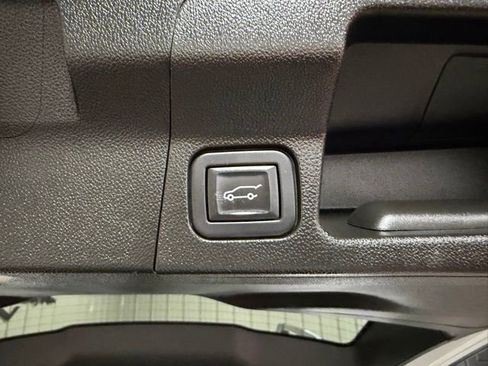 Used 2023 GMC Acadia SLE w/ Driver Convenience Package image 24