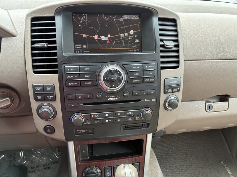 Used 2010 Nissan Pathfinder LE w/ Navigation Pkg AWD/4WD image 13