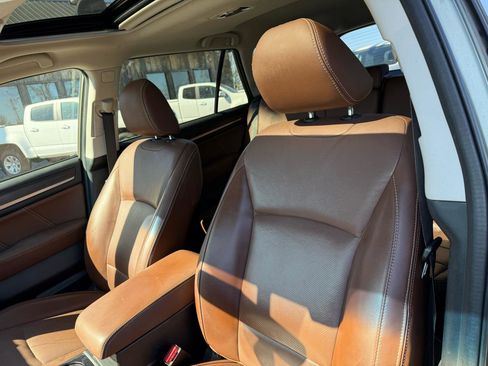 Used 2017 Subaru Outback 3.6R Touring w/ Popular Package #5A image 6