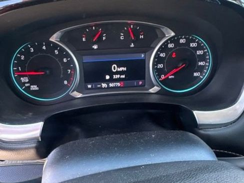 Used 2021 Chevrolet Traverse LT FWD image 3