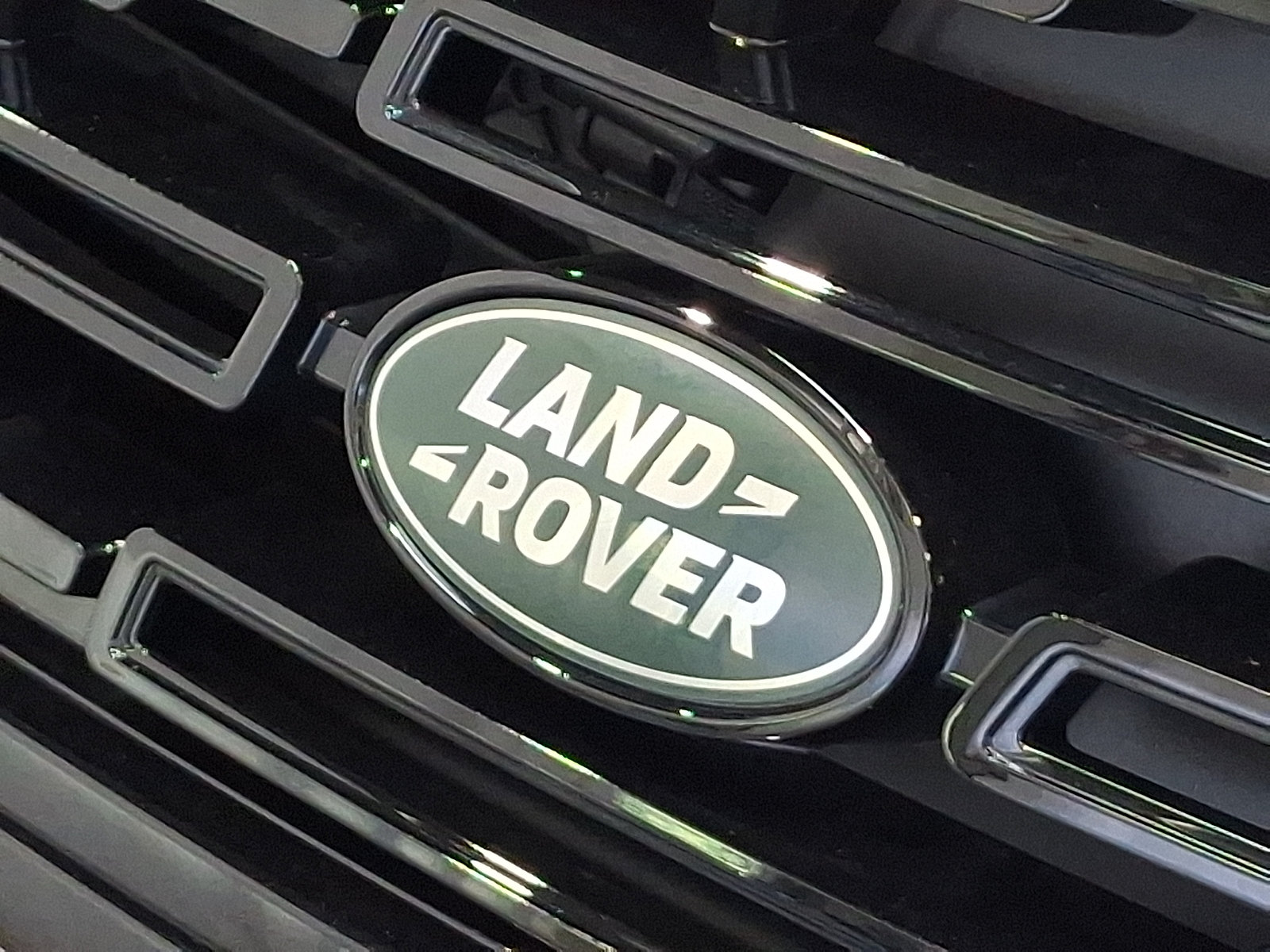 Certified 2026 Land Rover Range Rover Velar Dynamic SE AWD/4WD image 33