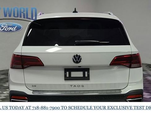 Used 2024 Volkswagen Taos SE w/ Panoramic Sunroof Package image 6