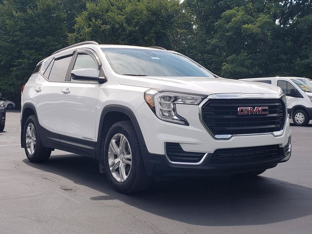 Used 2022 GMC Terrain SLE w/ Driver Convenience Package AWD/4WD image 3