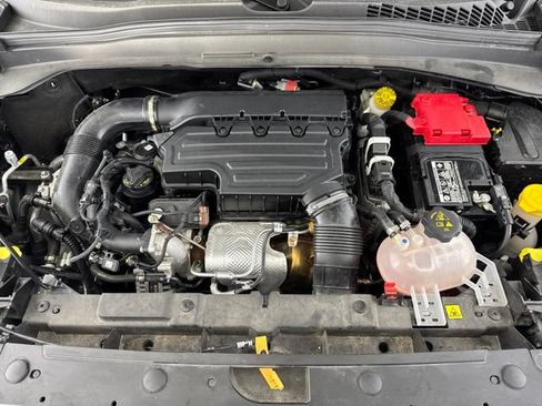 Used 2023 Jeep Renegade Latitude AWD/4WD image 19