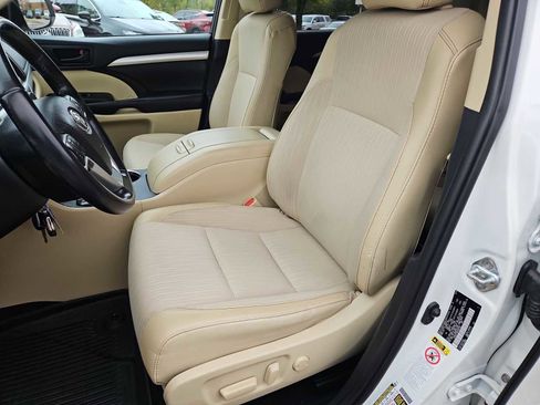 Used 2019 Toyota Highlander Plus image 17