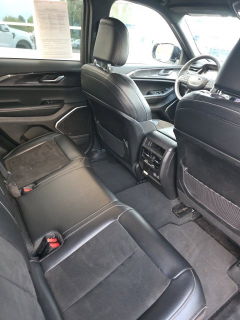 Used 2023 Jeep Grand Cherokee Altitude AWD/4WD image 19