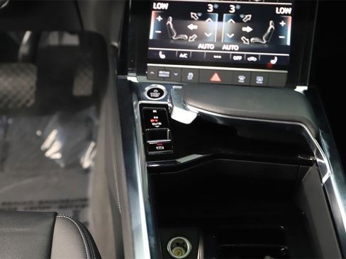 Certified 2022 Audi e-tron Premium image 21