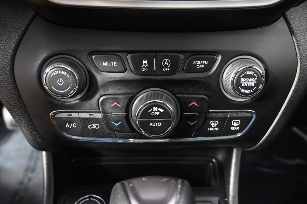 Used 2019 Jeep Cherokee Limited AWD/4WD image 31