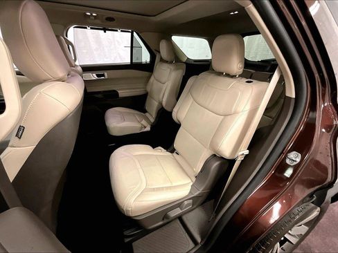 Certified 2020 Ford Explorer Platinum w/ Premium Technology Package image 25