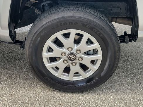 Used 2025 Toyota Tacoma SR AWD/4WD image 5
