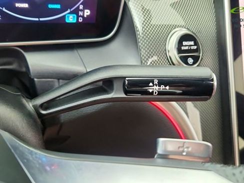 Used 2025 Mercedes-Benz GLC 300 4MATIC image 41