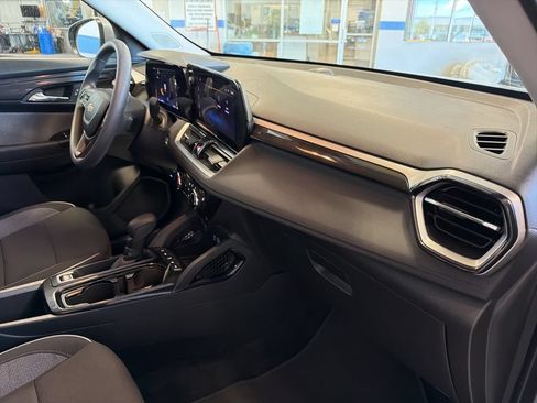 Used 2025 Chevrolet TrailBlazer LT AWD/4WD image 31