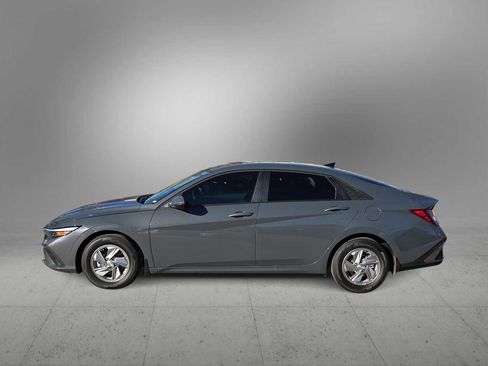 New 2026 Hyundai Elantra SE image 5
