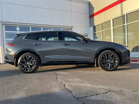 Used 2025 Toyota Crown Signia w/ Advanced Technology Package image 15