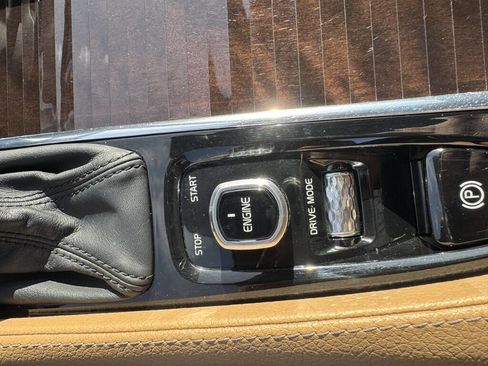 Used 2016 Volvo XC90 T6 Momentum w/ Protection Package Plus image 21