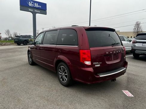 Used 2017 Dodge Grand Caravan SXT FWD image 4