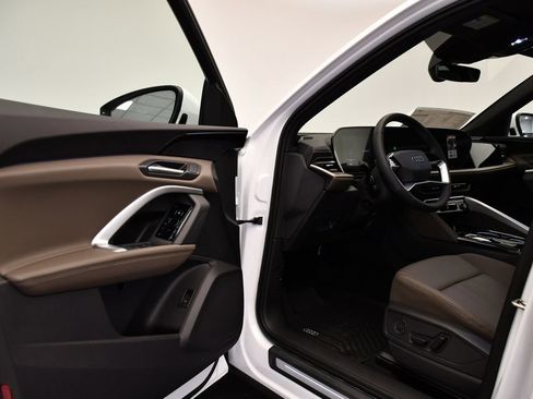 Used 2025 Audi Q5 Premium w/ Convenience Package image 34