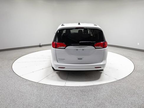 Used 2021 Chrysler Voyager L FWD image 33