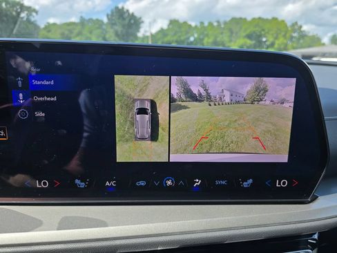 Used 2024 Chevrolet Traverse LS FWD image 21