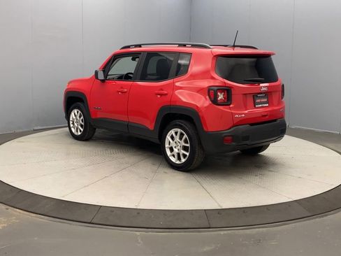 Used 2022 Jeep Renegade Latitude AWD/4WD image 3