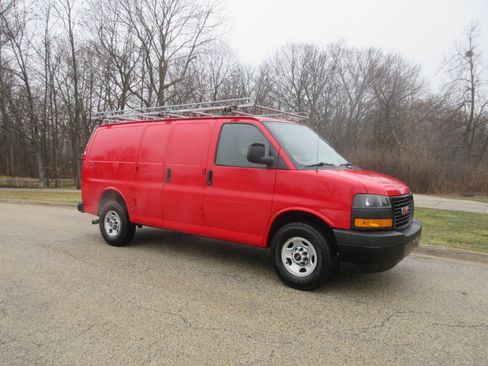 Used 2019 GMC Savana 3500 w/ Driver Convenience Package image 3