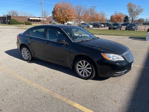 Used 2013 Chrysler 200 Touring image 3