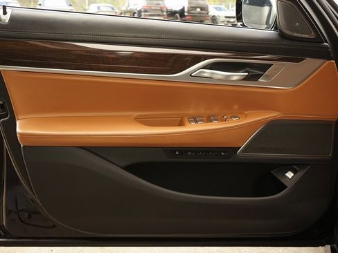 Used 2022 BMW 750i xDrive w/ Executive Package image 26