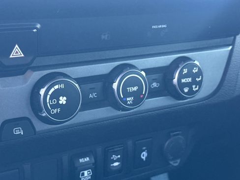 Used 2019 Toyota Tacoma TRD Sport image 21