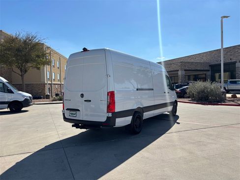 Used 2025 Mercedes-Benz Sprinter 2500 image 6