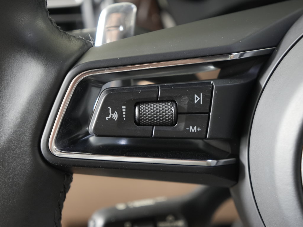 Certified 2023 Porsche Macan S AWD/4WD image 26