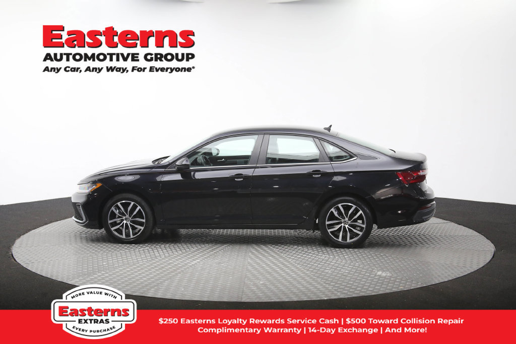 Used 2025 Volkswagen Jetta SE FWD image 61