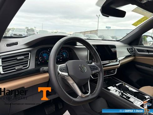 Used 2025 Volkswagen Atlas Cross Sport SE AWD/4WD image 14