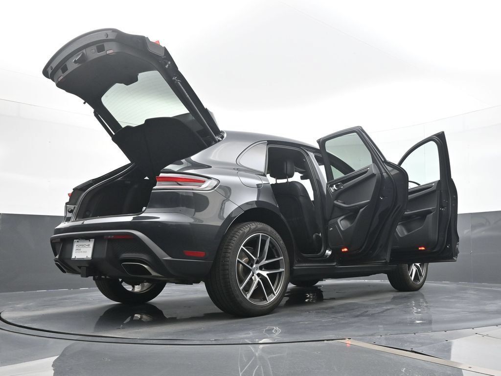 Certified 2025 Porsche Macan AWD/4WD image 26