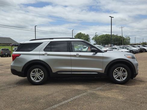 Used 2020 Ford Explorer XLT RWD image 3