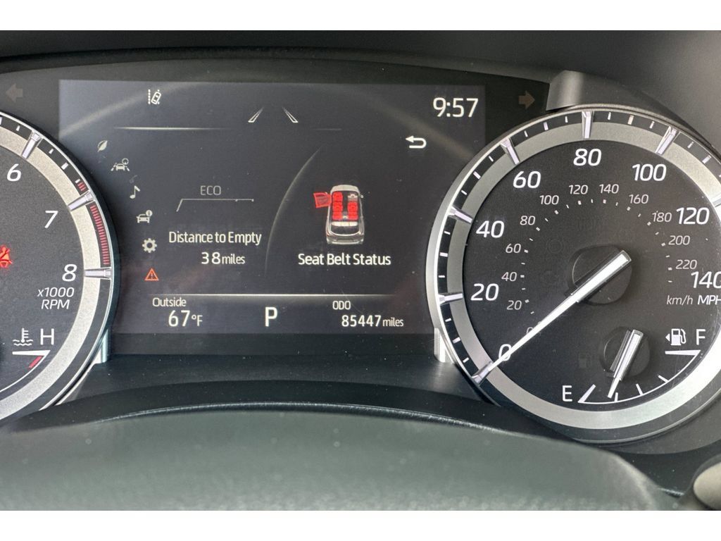 Used 2022 Toyota Highlander XLE FWD image 31