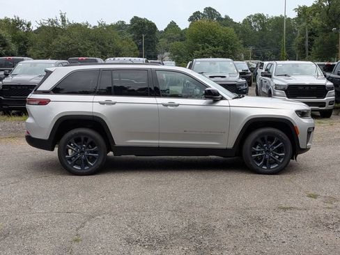 New 2026 Jeep Grand Cherokee Limited AWD/4WD image 2