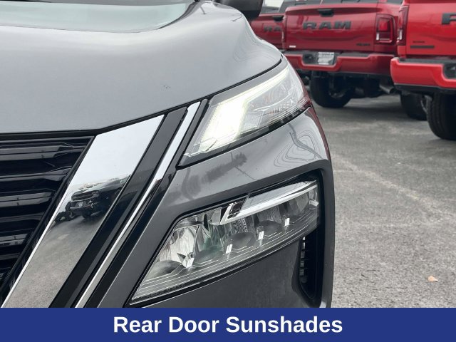 Used 2023 Nissan Rogue SV w/ SV Premium B Package FWD image 9
