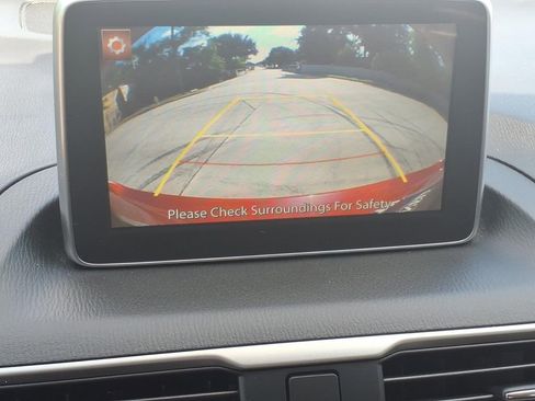 Used 2014 MAZDA MAZDA3 i Touring w/ Technology Package FWD image 10