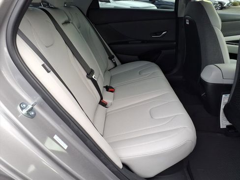 Certified 2025 Hyundai Elantra Limited image 14