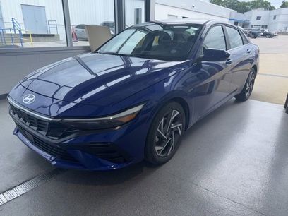 Used 2024 Hyundai Elantra SEL w/ Convenience Package