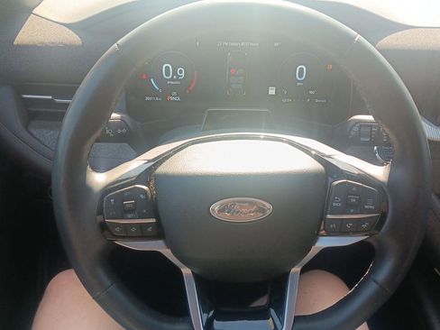 Used 2025 Ford Explorer Platinum w/ LUX Leather Package AWD/4WD image 21