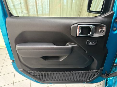 Used 2024 Jeep Wrangler Rubicon w/ Technology Group image 33