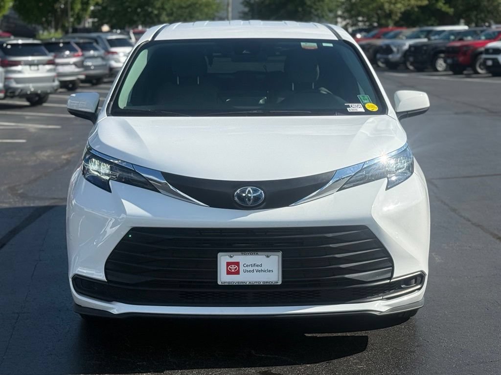 Certified 2025 Toyota Sienna LE FWD image 10