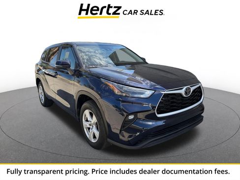 Used 2025 Toyota Highlander LE FWD image 1