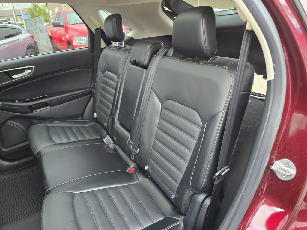 Used 2017 Ford Edge SEL w/ Equipment Group 201A AWD/4WD image 17