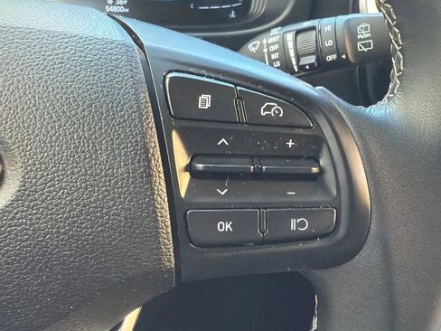 Used 2024 Hyundai Venue SEL FWD image 11